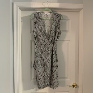 DVF EUC black/white floral wrap dress with tie, size 14